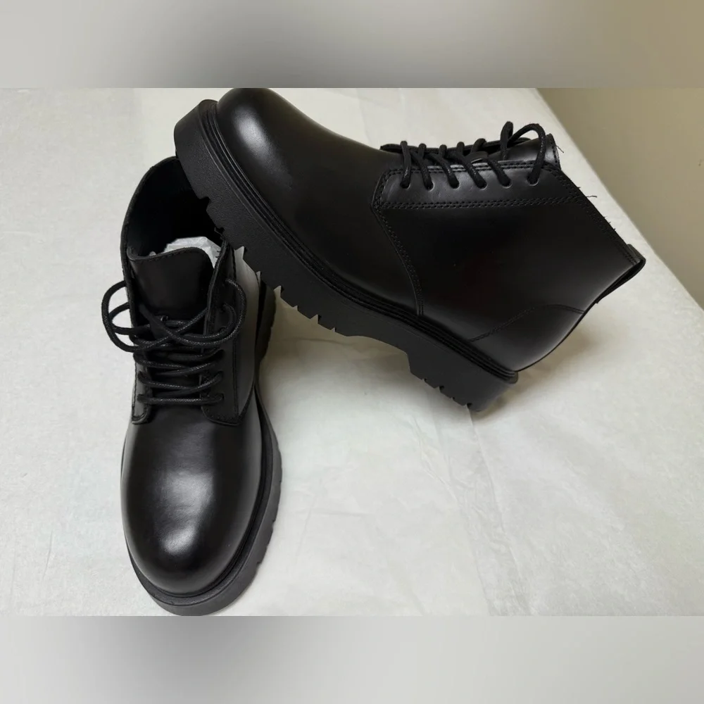 NwOT; Zara Men lace up boots with chunky Sole